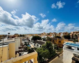 Vista exterior de Dúplex en venda en Torrevieja amb Aire condicionat i Piscina comunitària