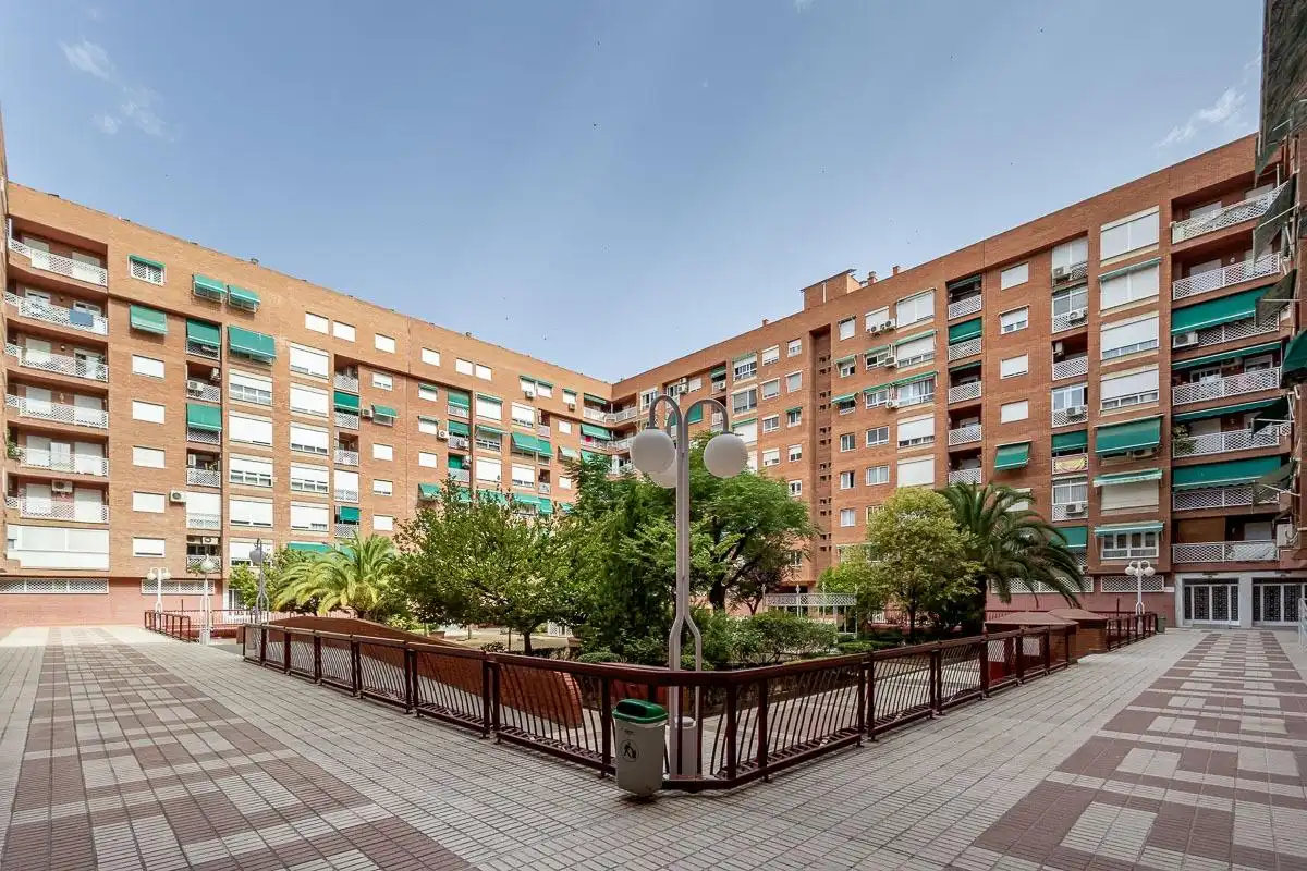 Exterior view of Flat for rent in Granada  with Balcony and Community pool