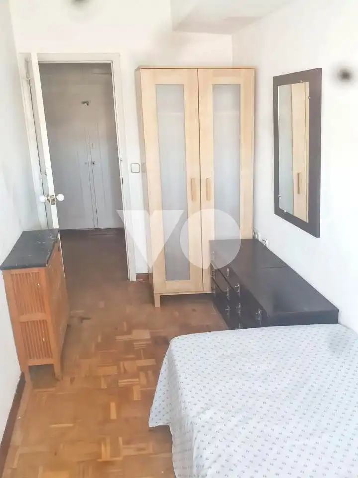 Bedroom of Flat for sale in Madrid  with Air Conditioner, Heating and Furnished