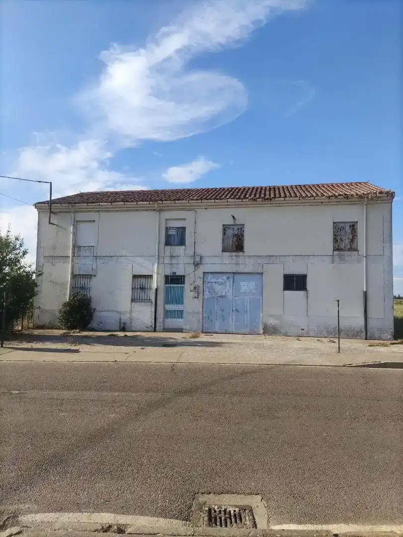 Vista exterior de Casa o xalet en venda en Fresno de la Vega, León