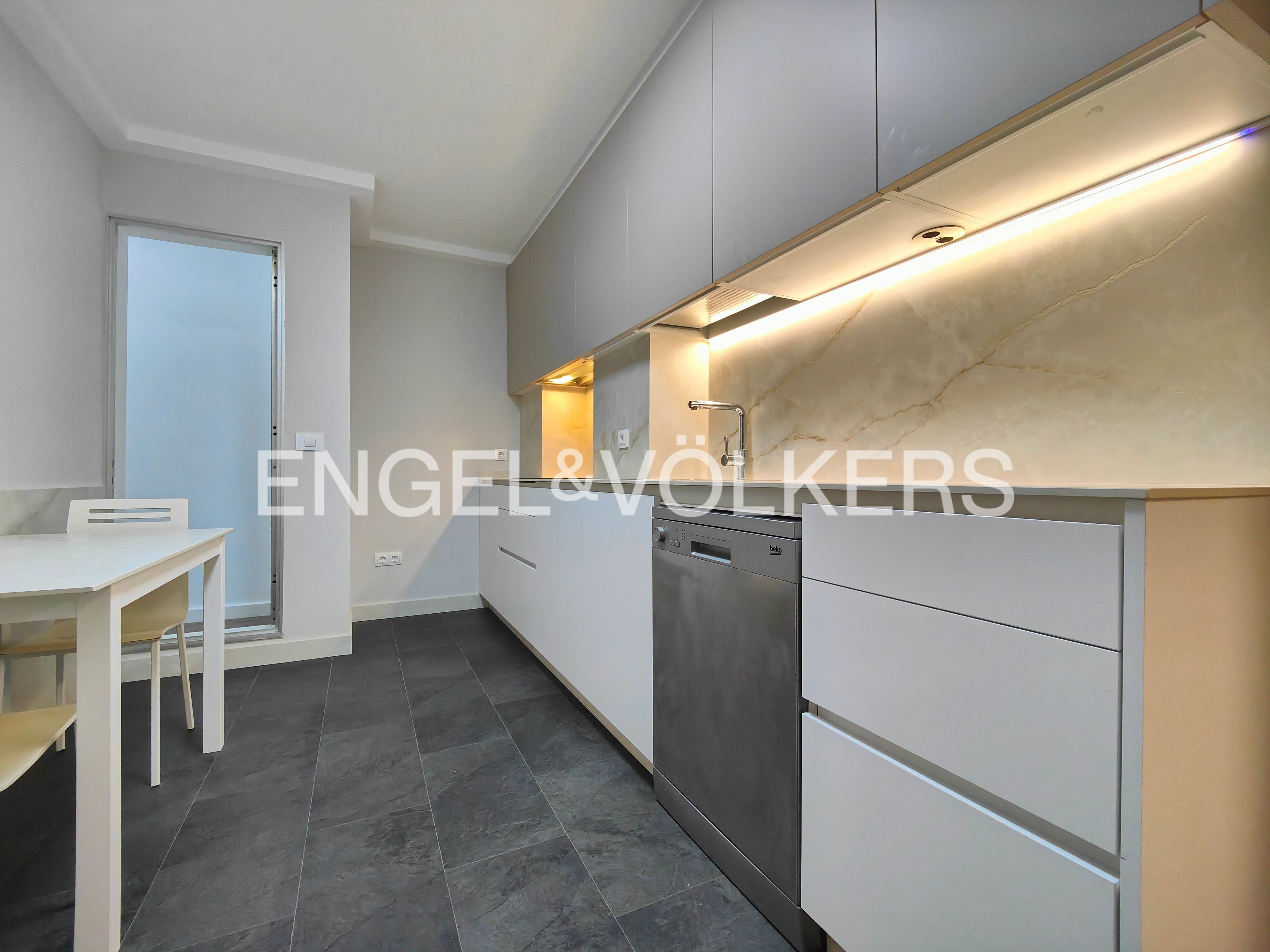Kitchen of Apartment to rent in Pontevedra Capital   with Heating, Parquet flooring and Storage room
