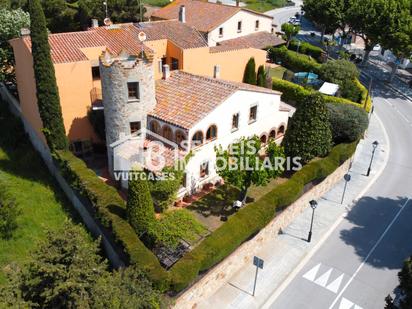 Vista exterior de Casa o xalet en venda en Sant Vicenç de Montalt amb Calefacció, Jardí privat i Terrassa