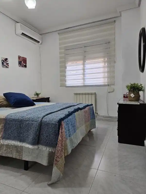 Habitación de Piso en venta en Madrid con Calefacción