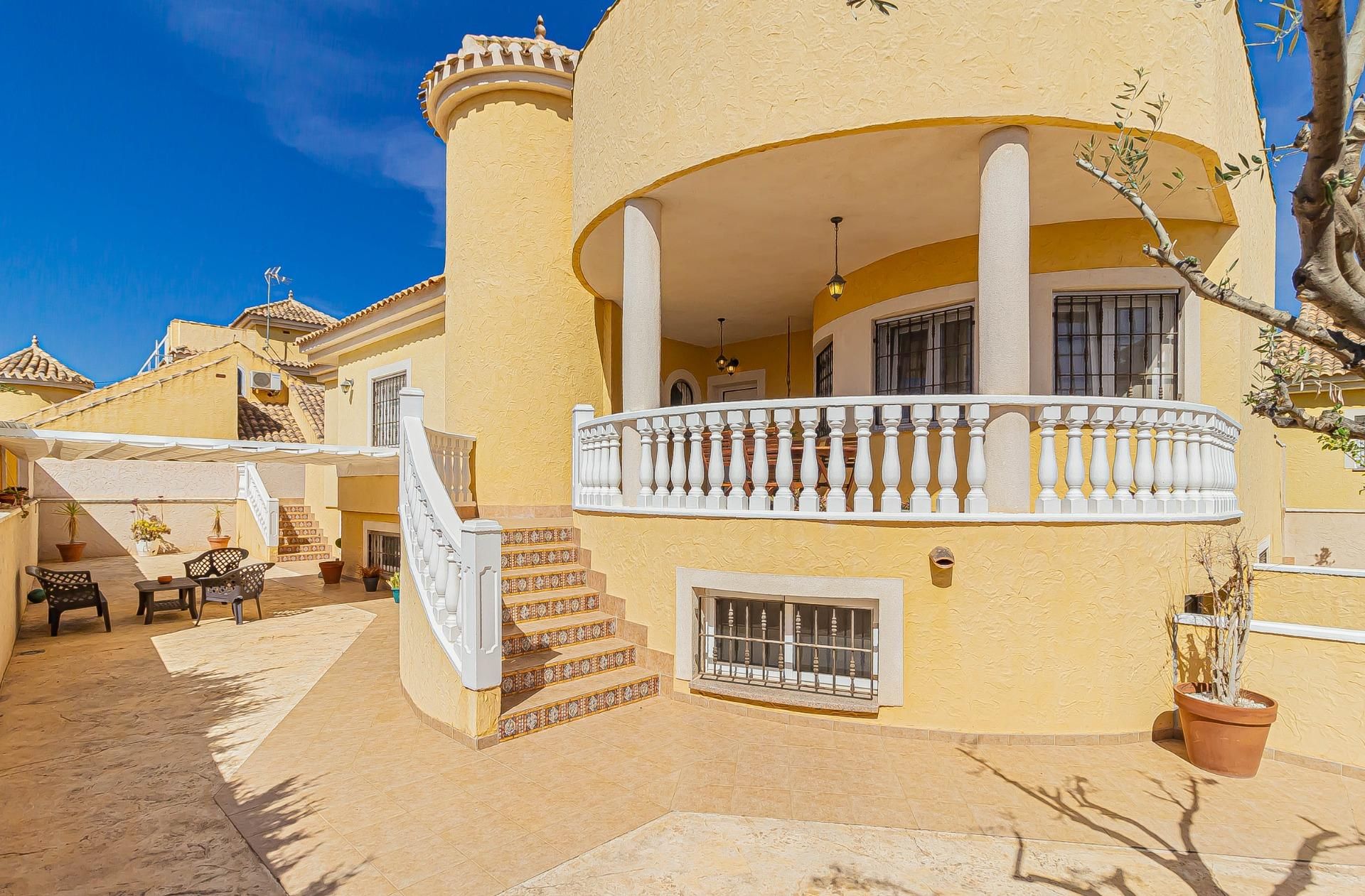 Vista exterior de Casa o xalet en venda en Cartagena amb Aire condicionat, Jardí privat i Terrassa