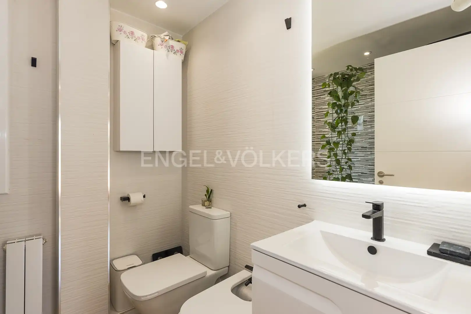 Bathroom of Attic for rent in Sitges  with Air Conditioner, Heating and Parquet flooring