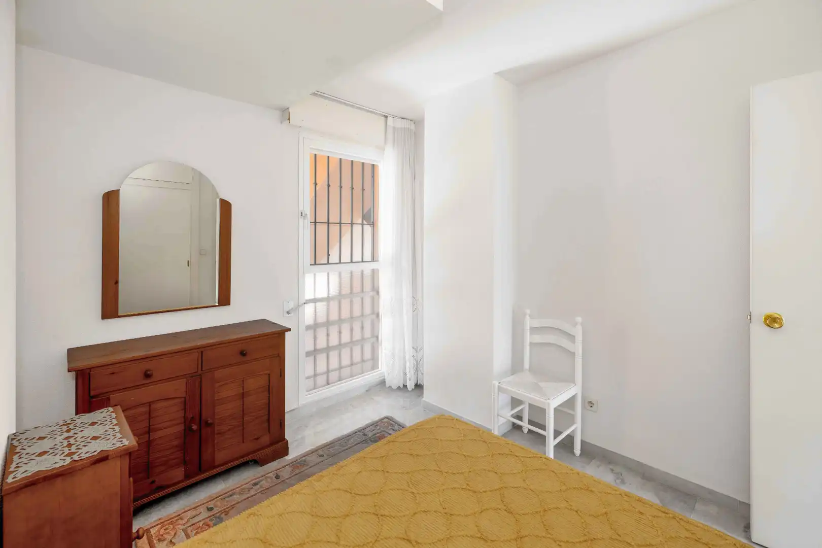 Habitación de Dúplex en venta en Marbella con Terraza, Alarma y Piscina comunitaria