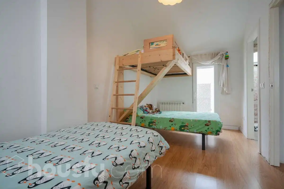 Schlafzimmer von Einfamilien-Reihenhaus zum Verkauf in San Sebastián de los Reyes mit Klimaanlage, Heizung und Terrasse