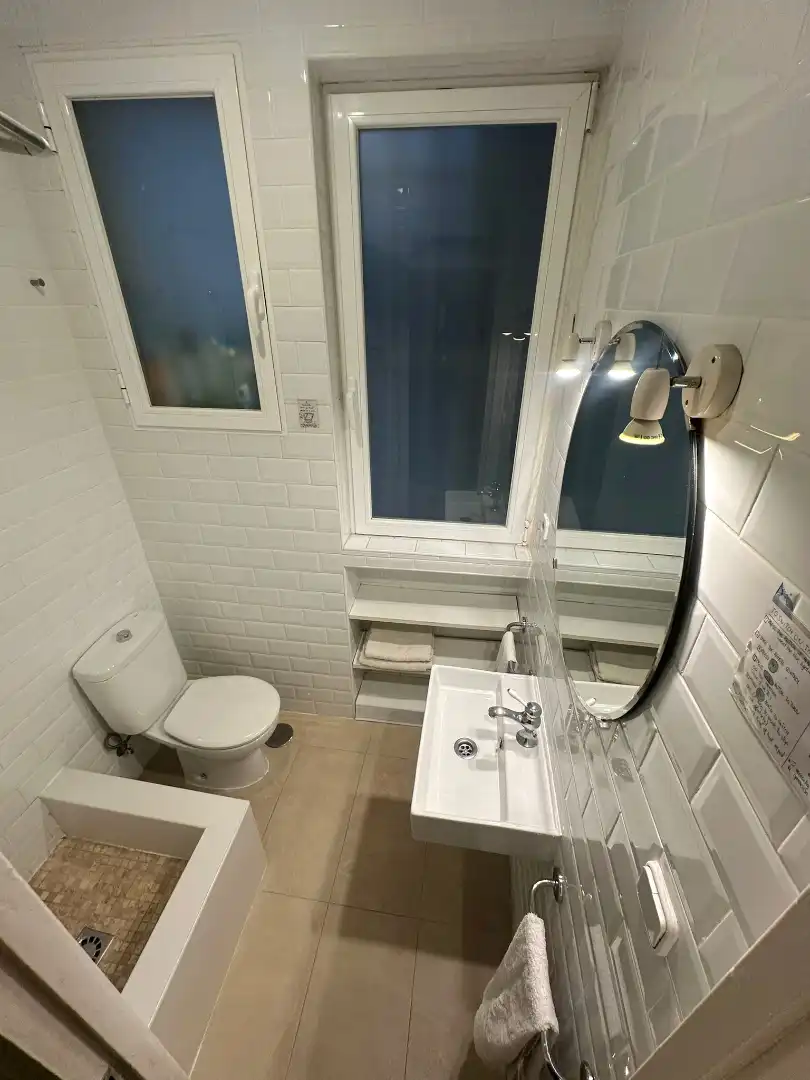 Baño de Piso de alquiler en Madrid con Aire acondicionado, Calefacción y Amueblado