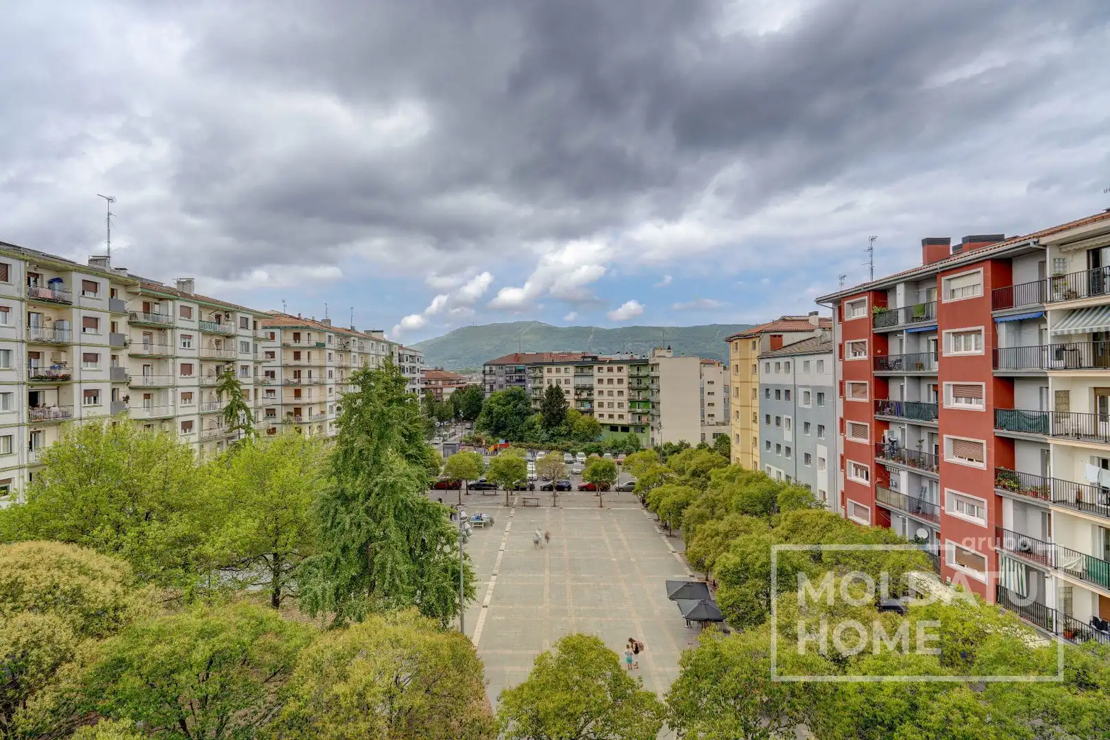 Vista exterior de Piso en venta en Irun  con Calefacción y Trastero