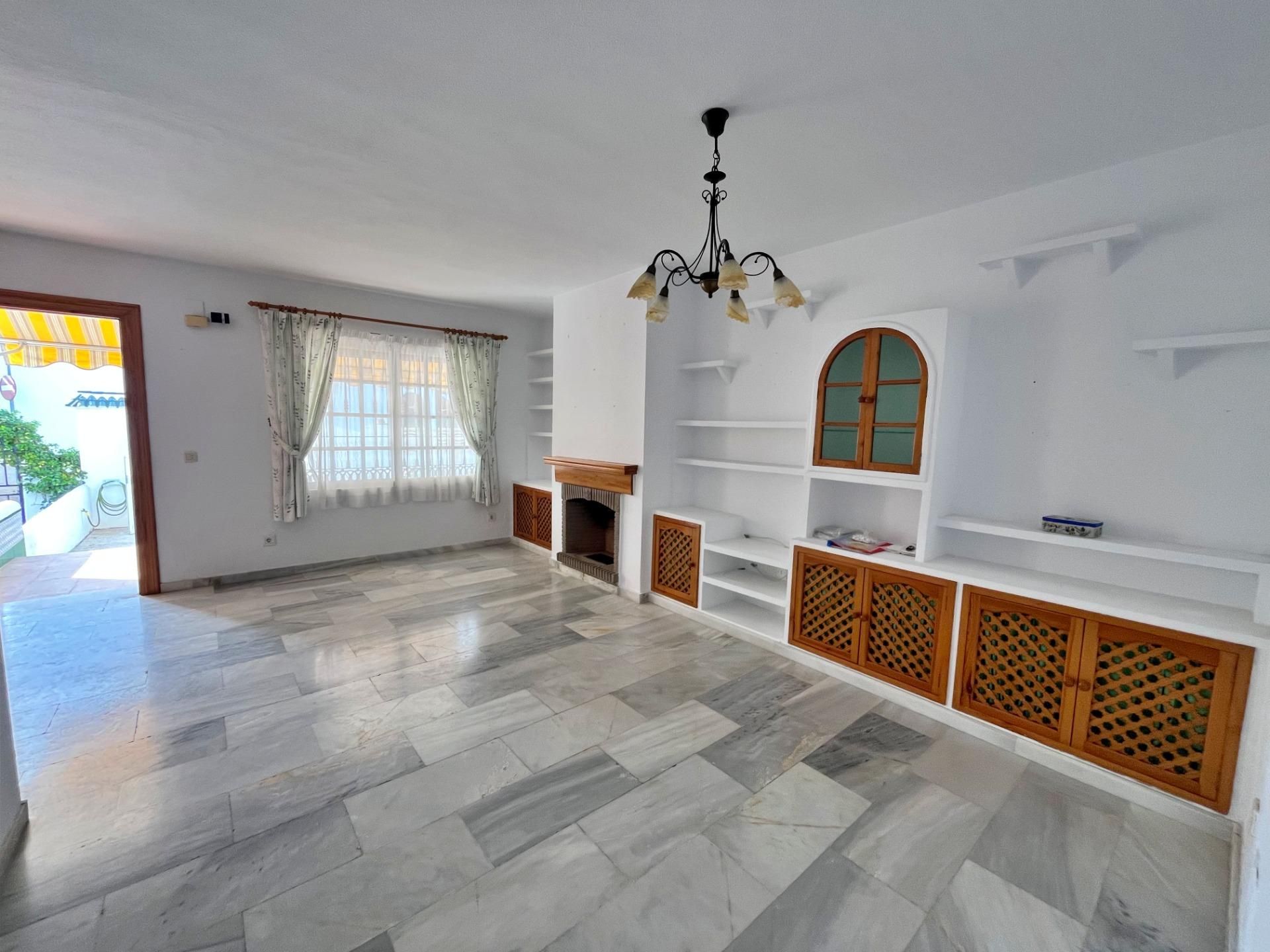 Casa adosada en venda en Rincón de la Victoria amb Terrassa i Piscina comunitària