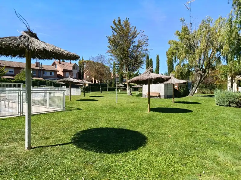 Semi-detached house with pool for sale in Simancas, imagen 10