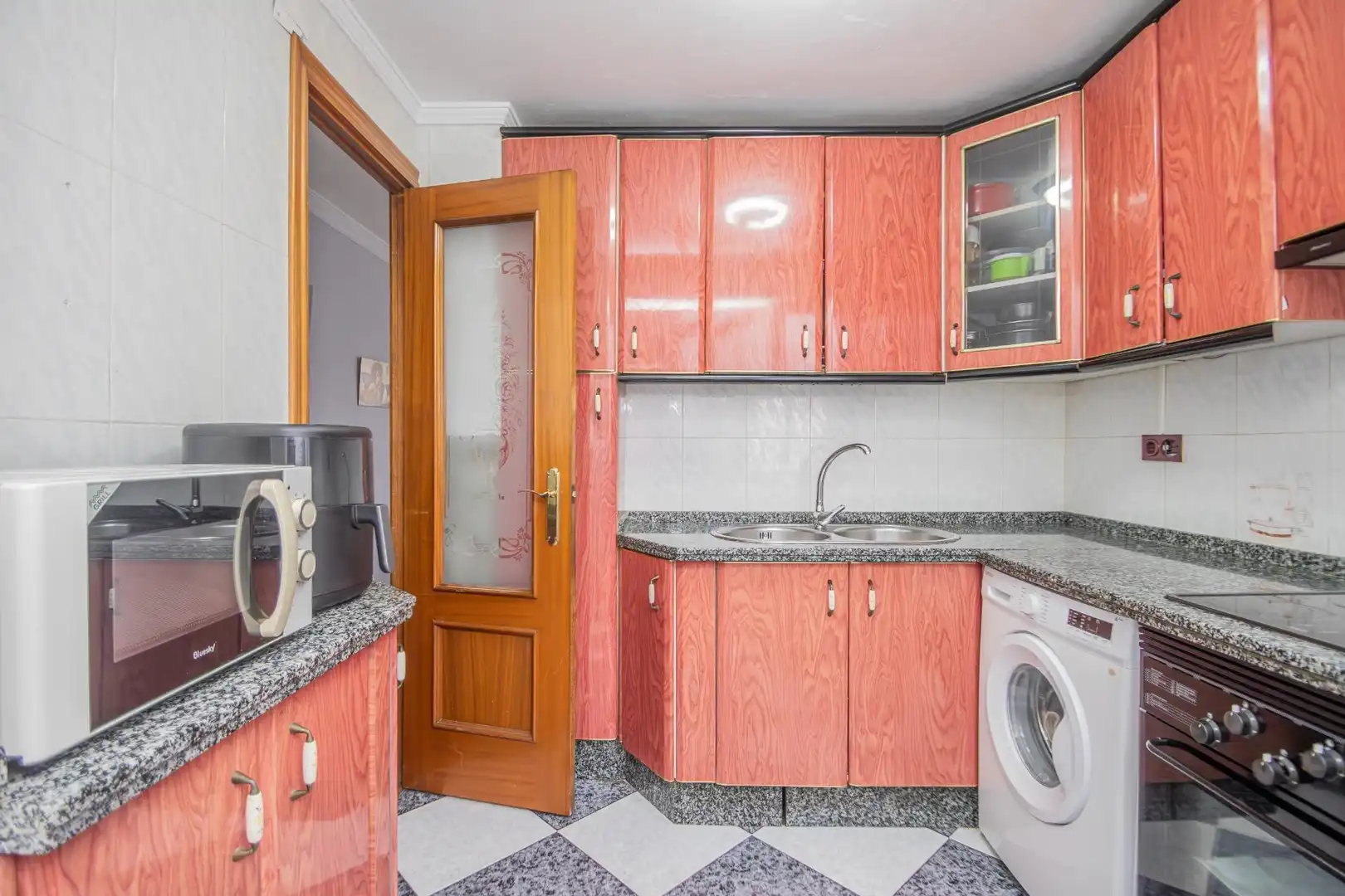 Kitchen of Flat for sale in  Sevilla Capital  with Air Conditioner, Furnished and Balcony