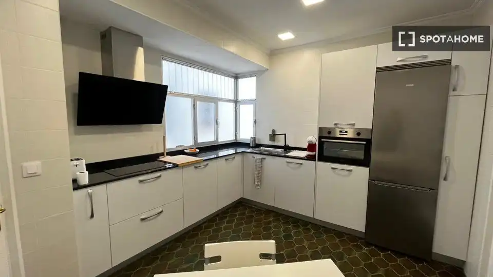 Kitchen of Flat for share in Bilbao   with Air Conditioner and Terrace
