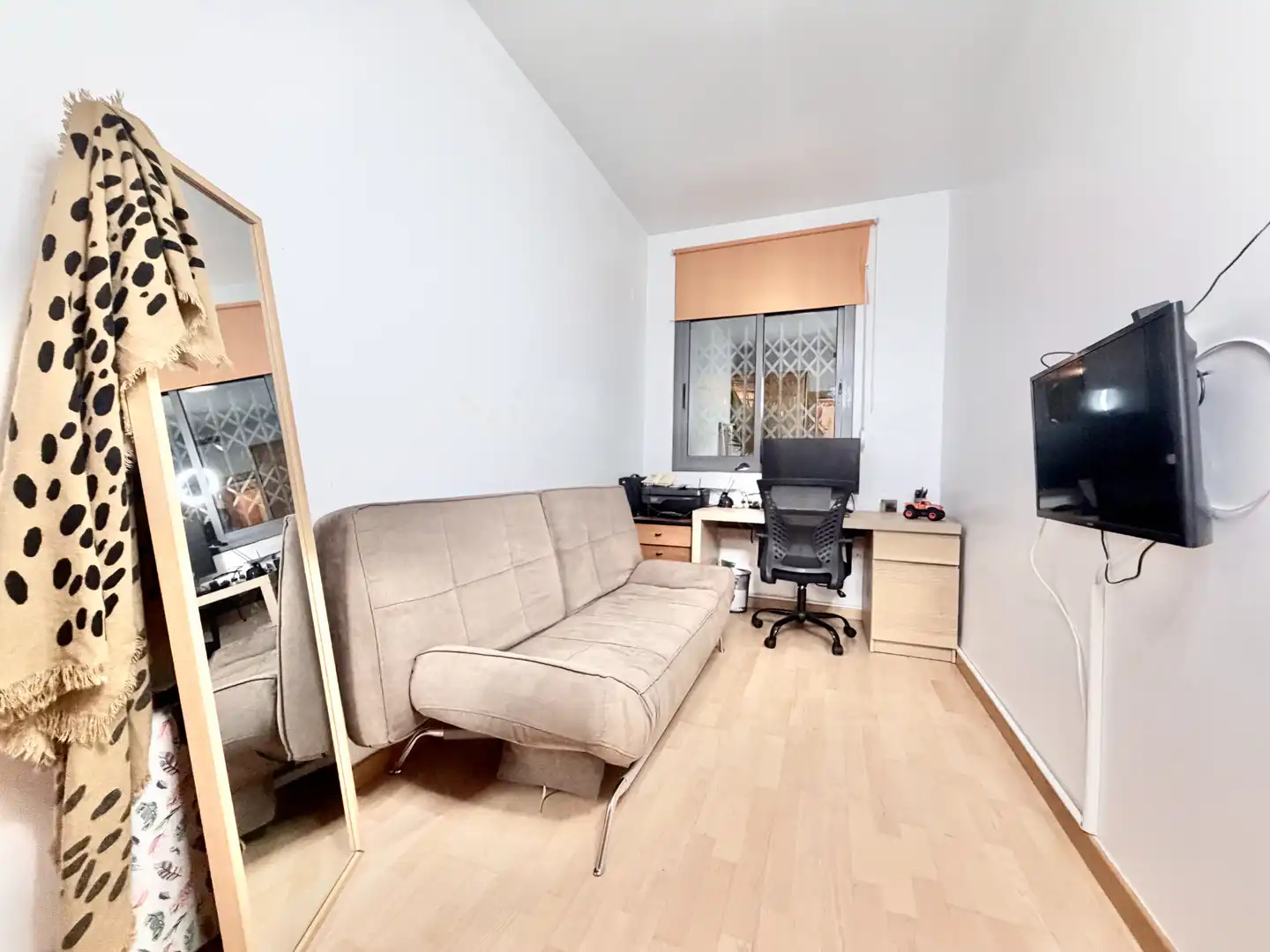 Bedroom of Ground floor for sale in Badalona  with Air Conditioner, Heating and Private garden
