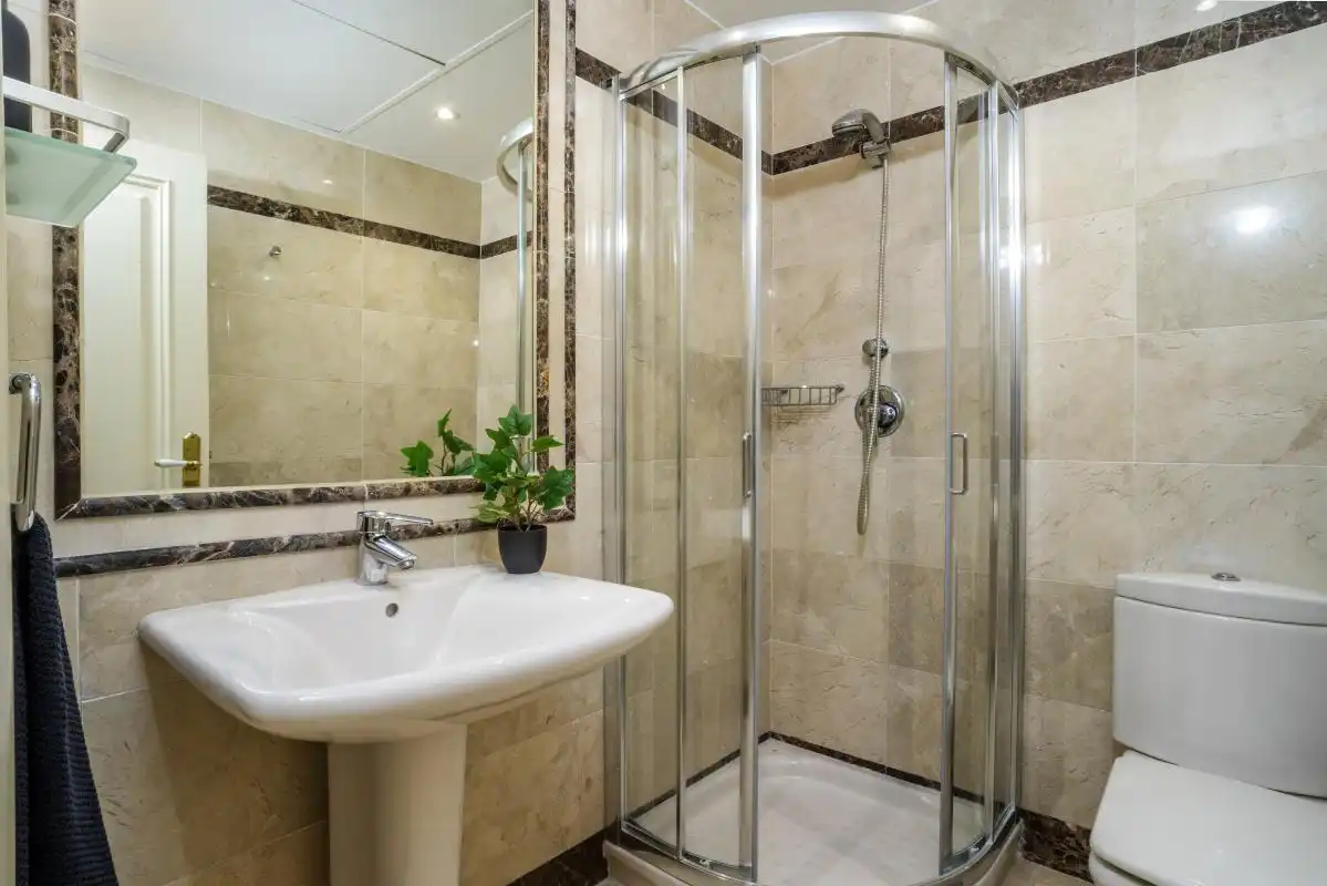 Bathroom of Flat for sale in Marbella  with Air Conditioner, Heating and Private garden