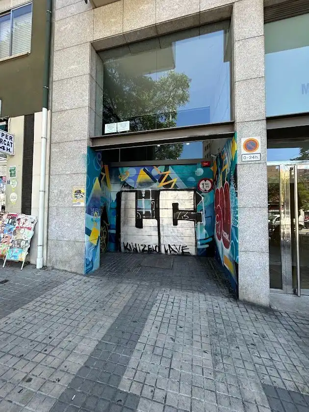 Außenansicht von Garage zum Verkauf in Barcelona