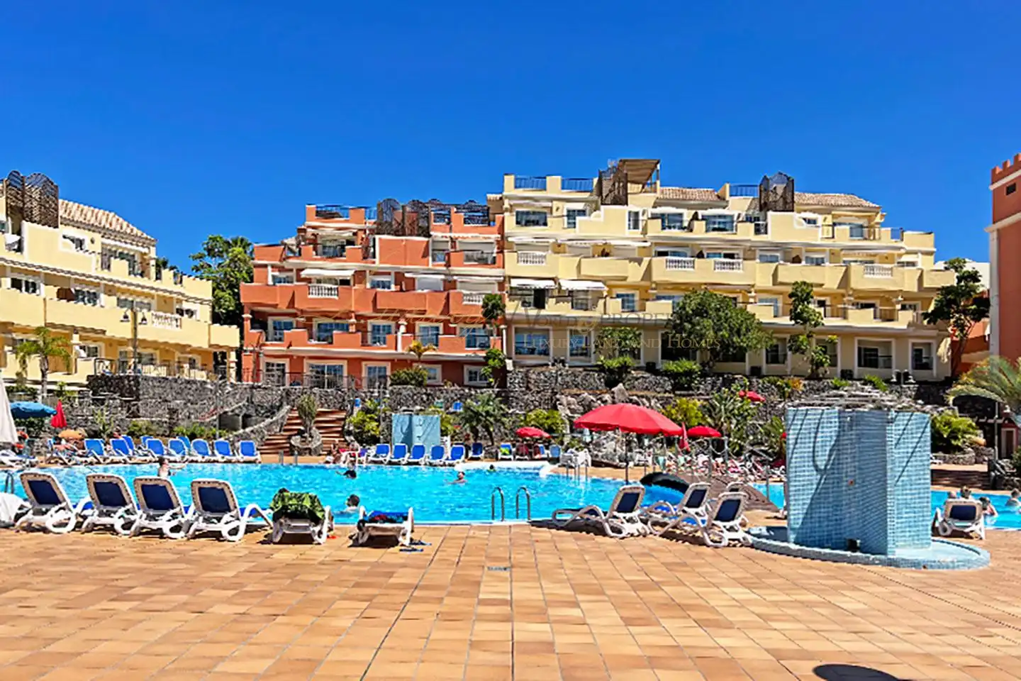 Vista exterior de Apartamento en venta en Arona con Terraza, Amueblado y Piscina comunitaria