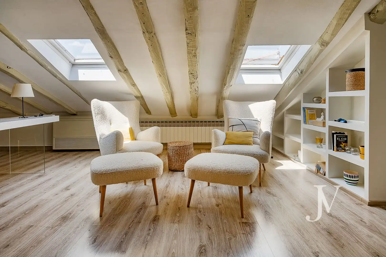 Wohnzimmer von Dachboden zur Miete in Madrid mit Klimaanlage, Heizung und Möbliert