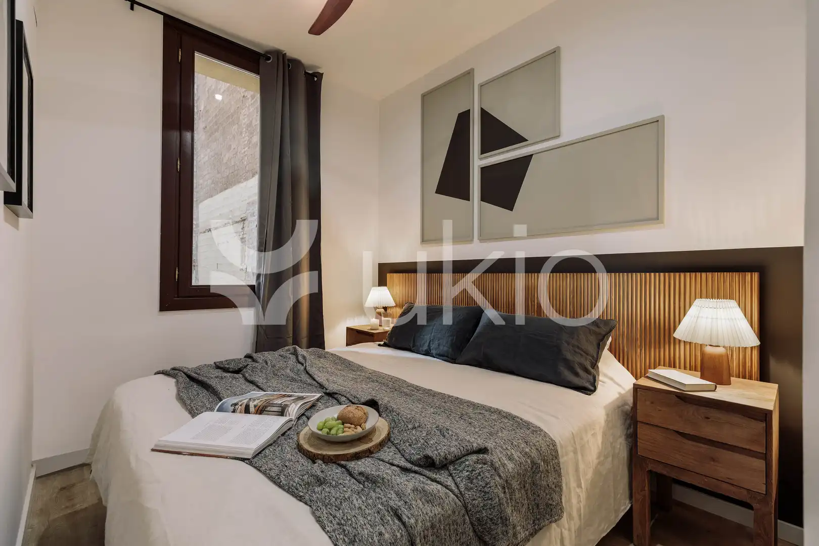 Dormitori de Apartament de lloguer en Barcelona amb Aire condicionat, Calefacció i Moblat