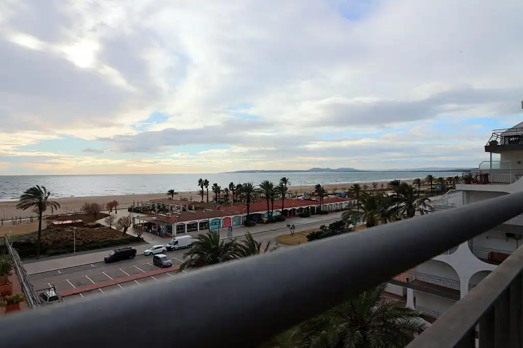 Exterior view of Attic for sale in Empuriabrava  with Air Conditioner