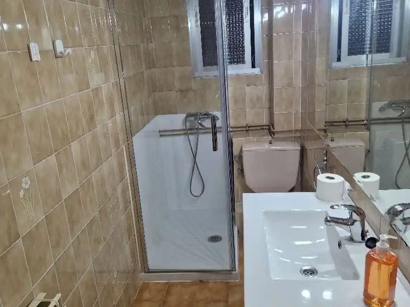 Badezimmer von Wohnung zur Miete in  Logroño mit Heizung, Parkett und Abstellraum