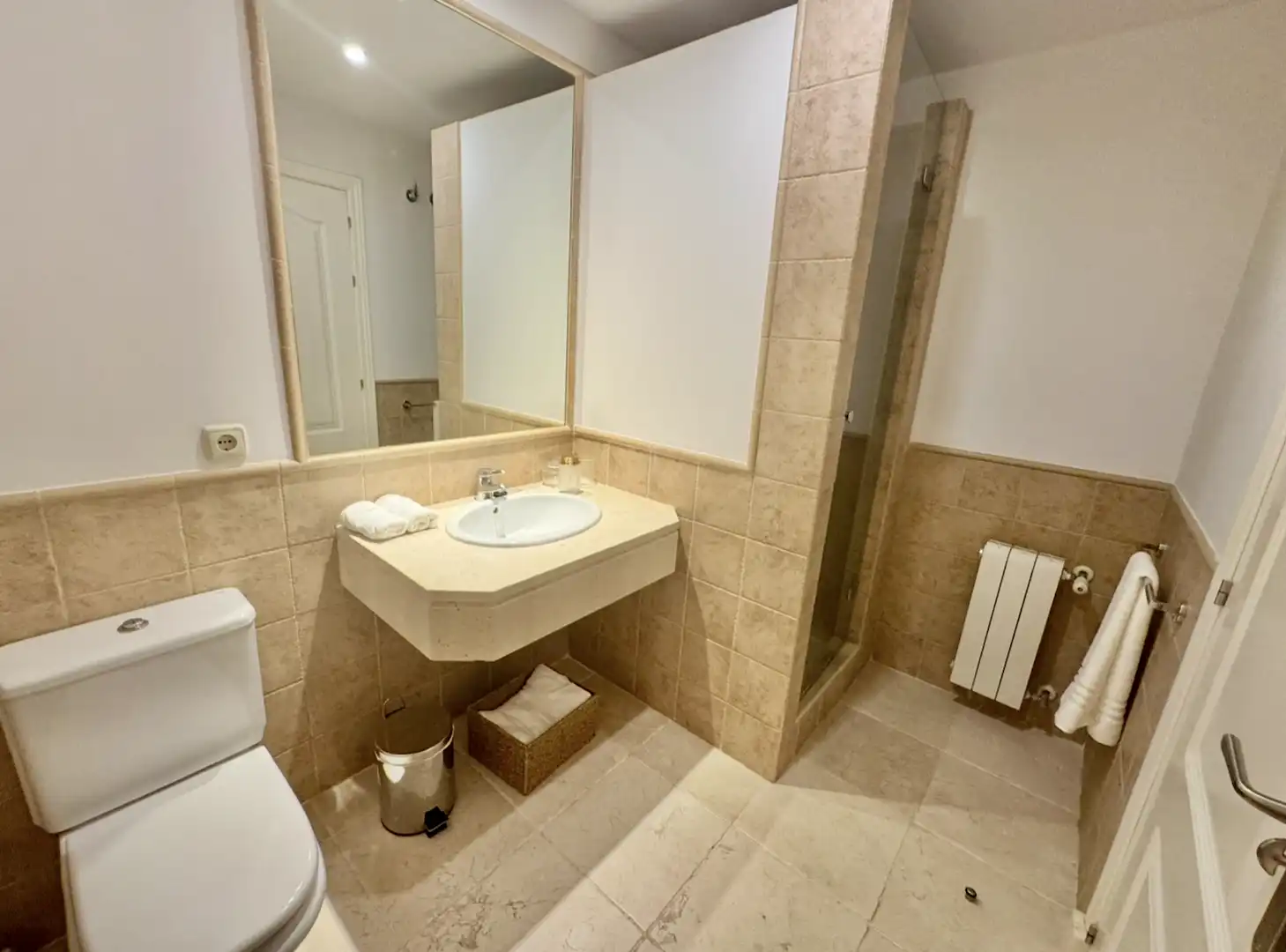 Bany de Apartament de lloguer en Benahavís amb Aire condicionat, Calefacció i Terrassa