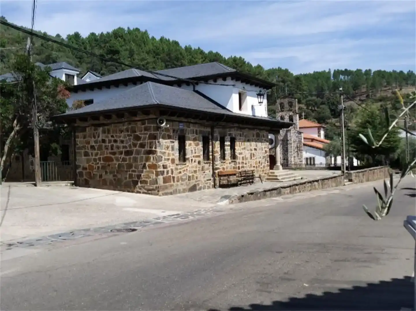 Vista exterior de Casa o xalet en venda en Nuñomoral amb Balcó
