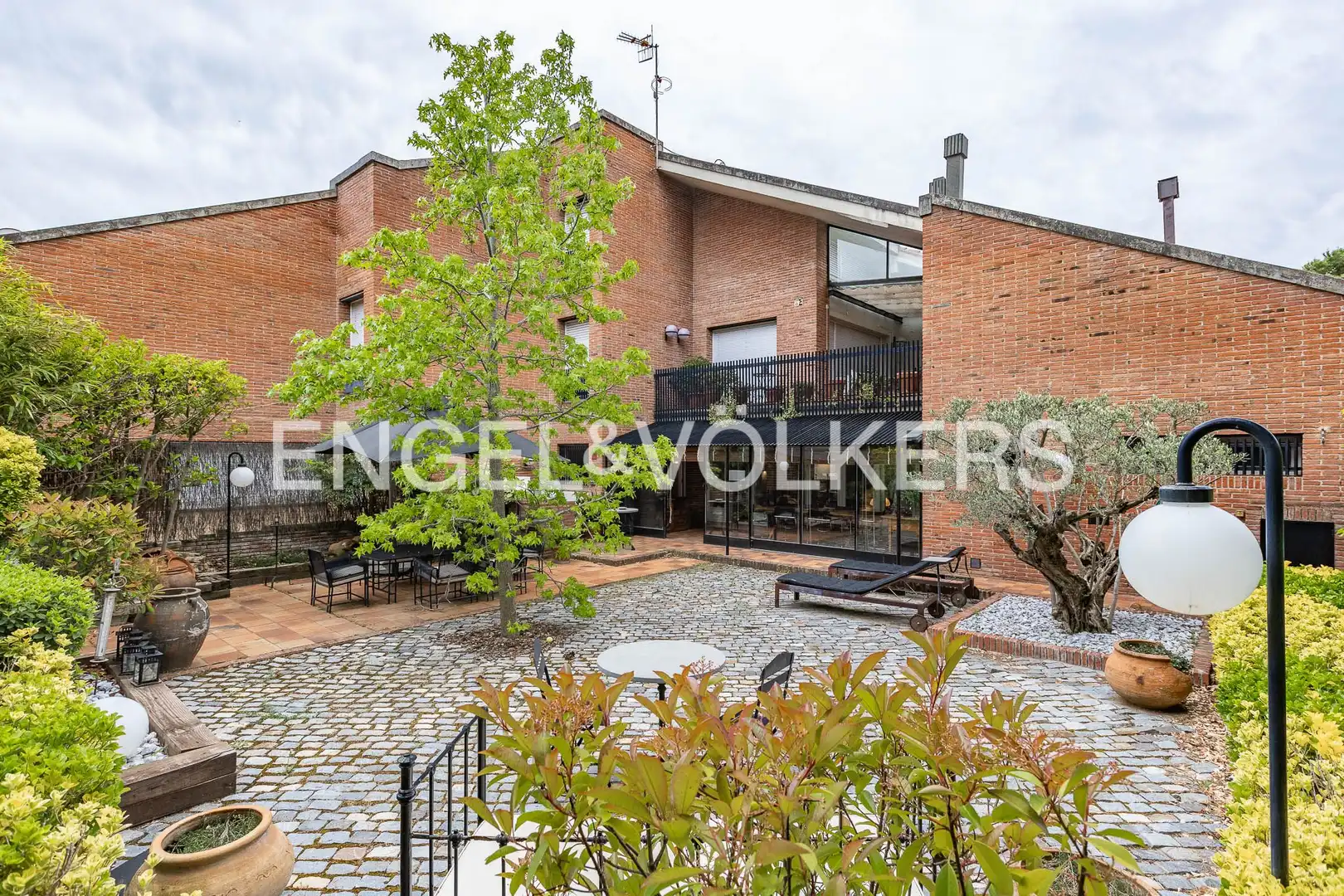 Vista exterior de Casa adosada en venta en Matadepera con Aire acondicionado, Calefacción y Jardín privado