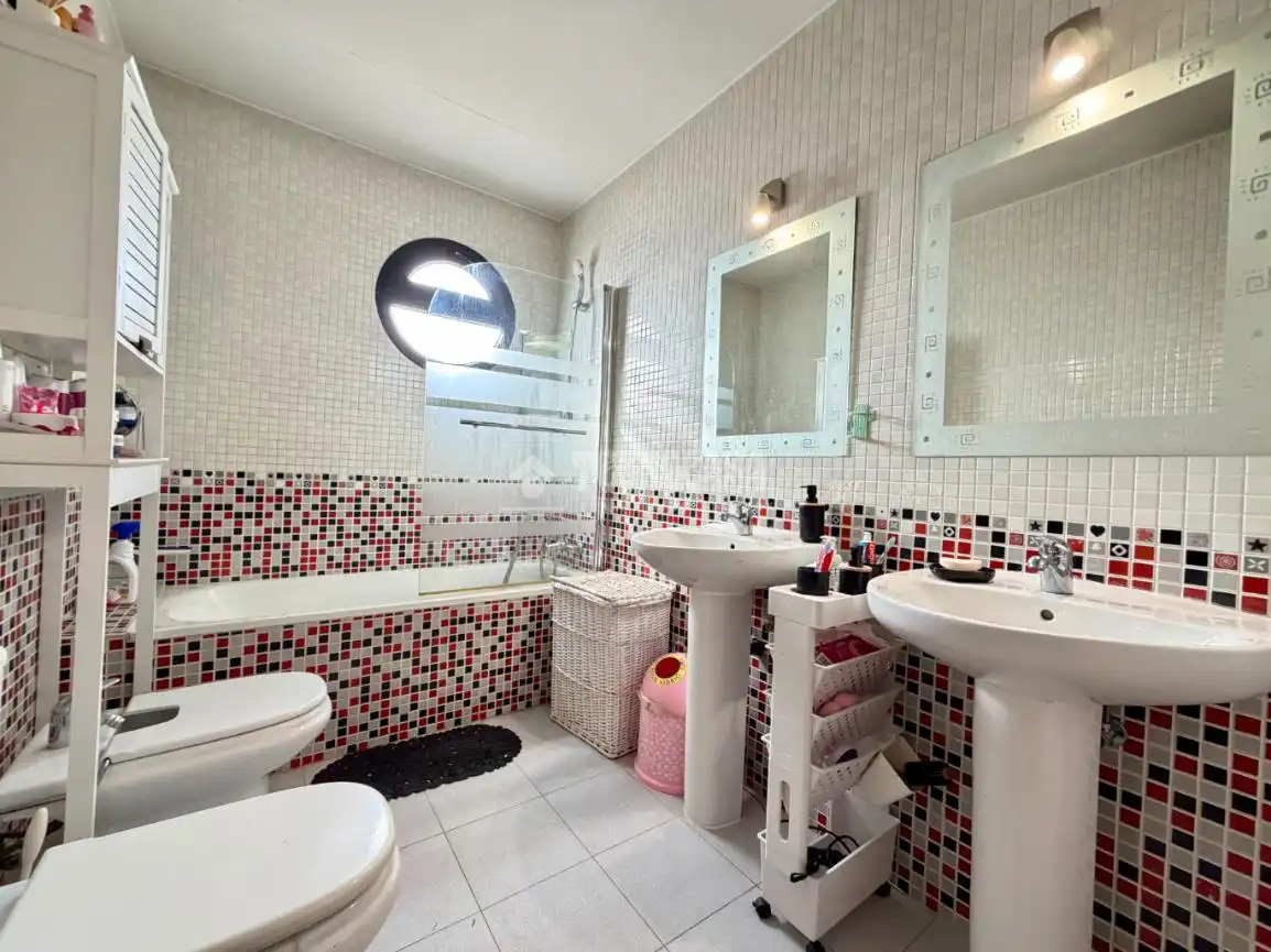 Baño de Casa o chalet en venta en Serracines con Calefacción y Jardín privado