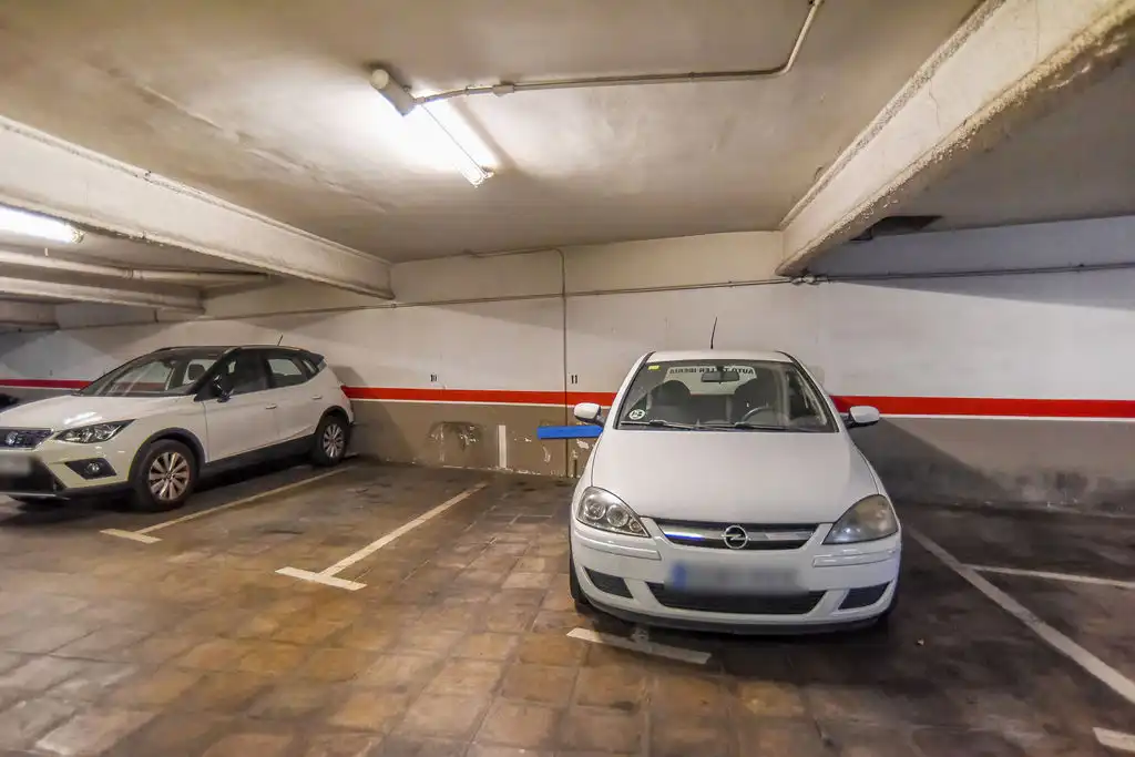 Aparcament de Garatge en venda en Centre - Sant Oleguer