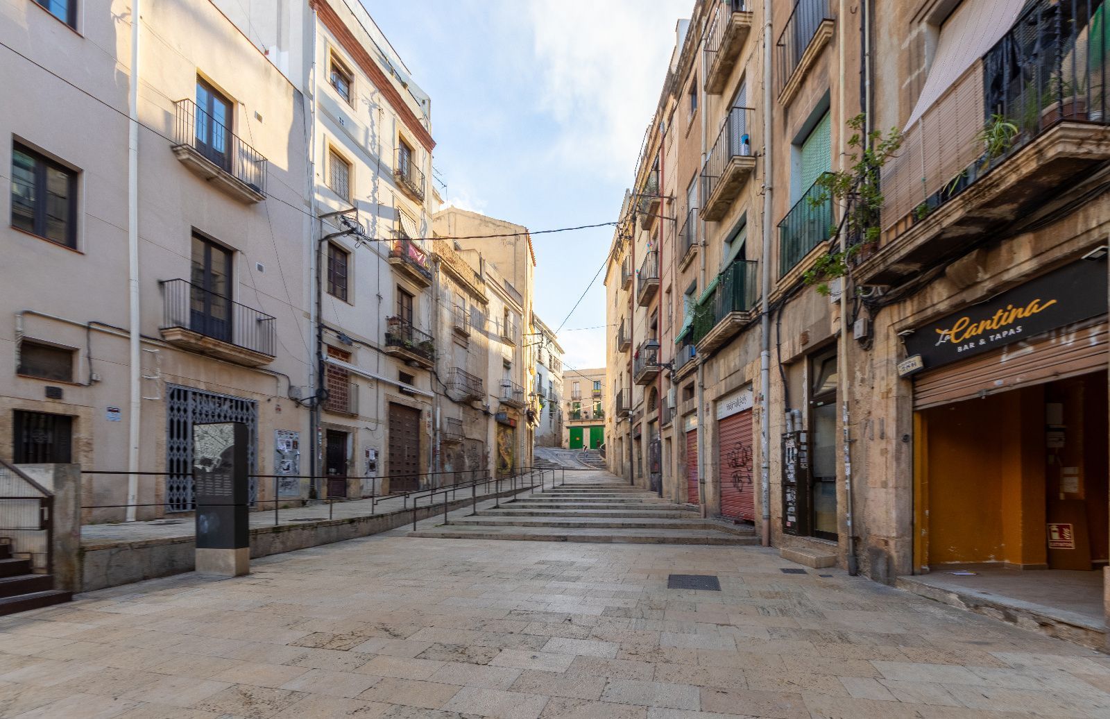 Vista exterior de Local en venda en  Tarragona Capital
