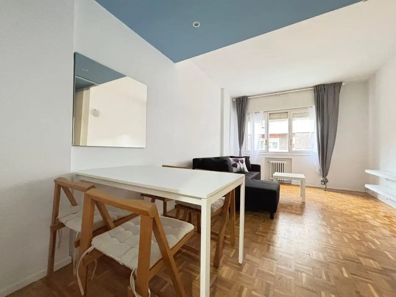 Flat for sale in Calle de Andrés Mellado