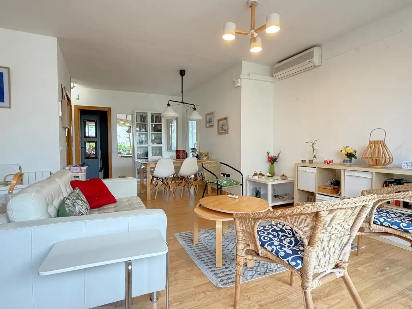 Sala d'estar de Planta baixa en venda en Cubelles amb Aire condicionat, Calefacció i Jardí privat