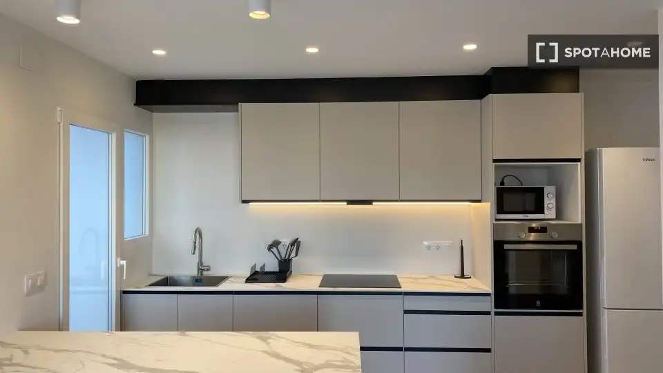 Cocina de Piso de alquiler en Valencia con Aire acondicionado, Calefacción y Amueblado