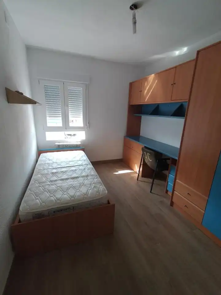 Schlafzimmer von Wohnung zur Miete in Madrid mit Klimaanlage, Terrasse und Möbliert