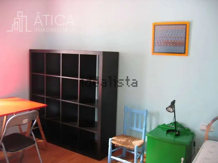 Schlafzimmer von Dachboden zur Miete in Salamanca mit Heizung und Möbliert