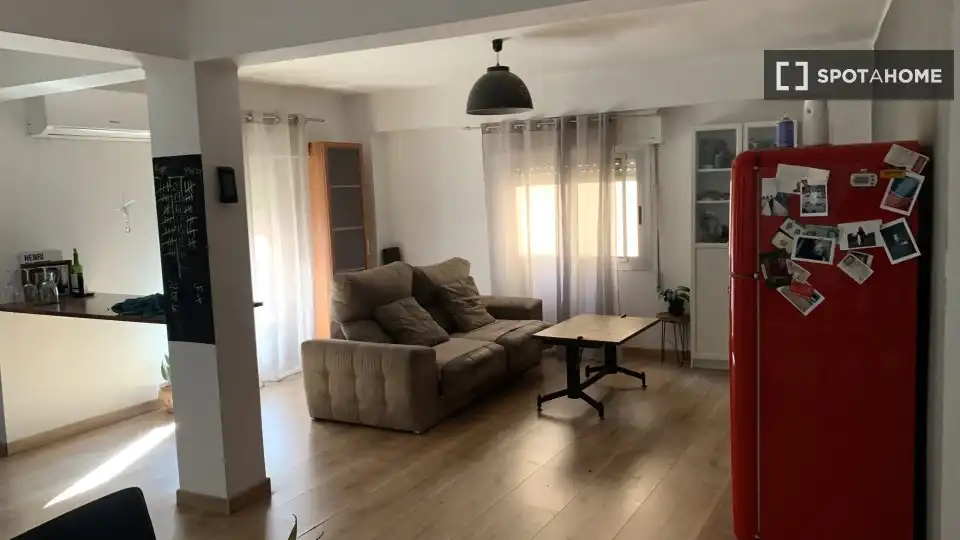 Sala d'estar de Pis de lloguer en Valencia amb Aire condicionat, Calefacció i Moblat