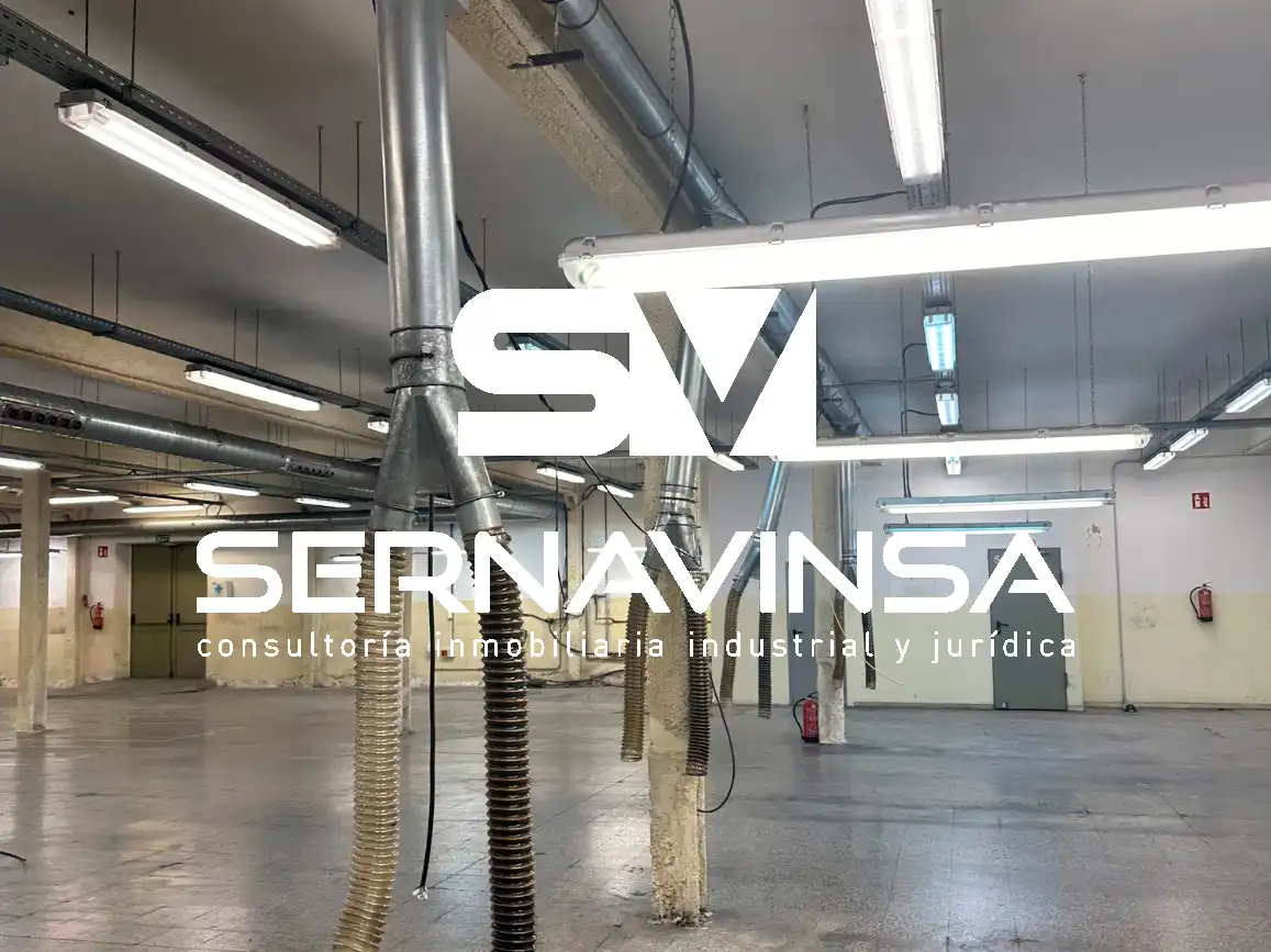 Vista exterior de Nave industrial de alquiler en Sabadell