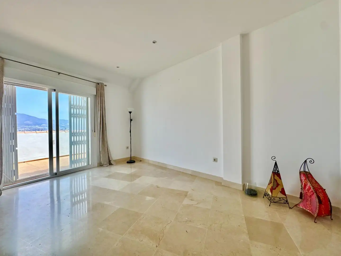 Ático con ascensor en venta en Castillo Sohail - Myramar, imagen 3