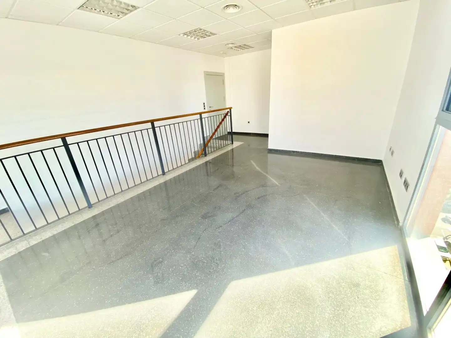 Büro zum Verkauf in Lorca mit Heizung und Terrasse