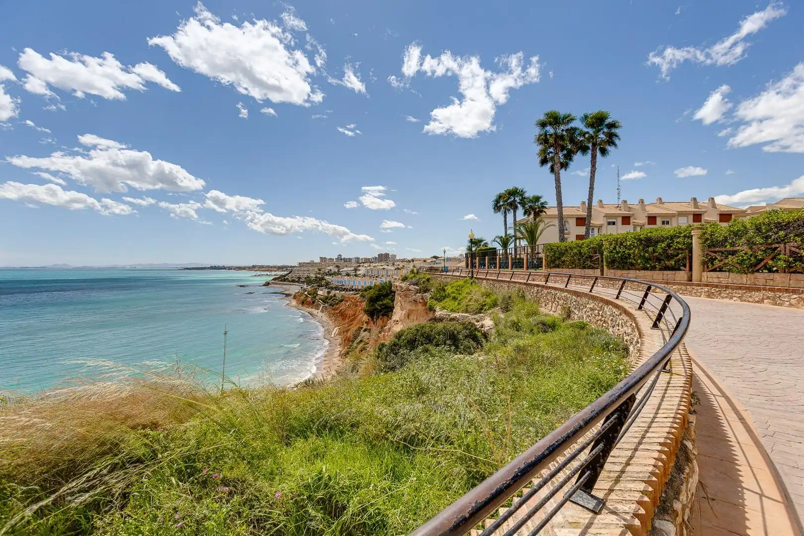 Vista exterior de Piso en venta en Orihuela con Aire acondicionado, Amueblado y Piscina comunitaria