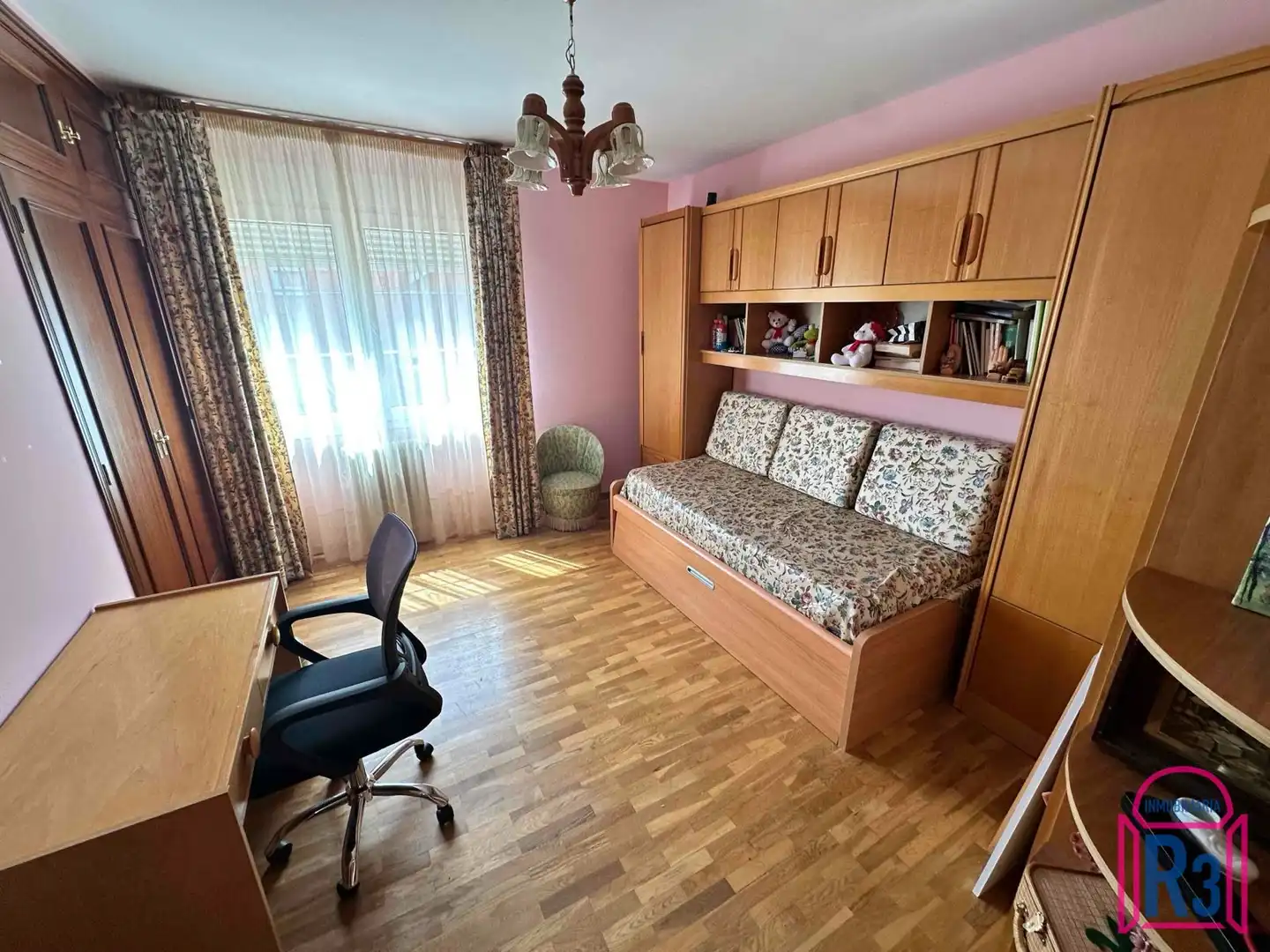 Dormitori de Casa o xalet en venda en Sariegos amb Calefacció i Moblat