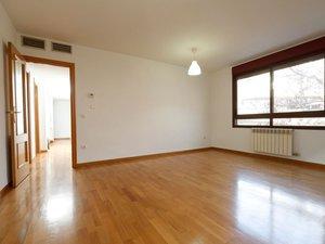 Bedroom of Flat to rent in  Zaragoza Capital  with Air Conditioner, Heating and Parquet flooring
