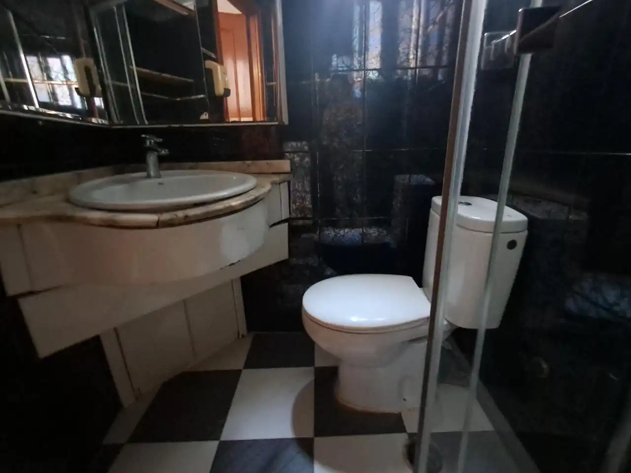 Bathroom of Flat for sale in Teruel