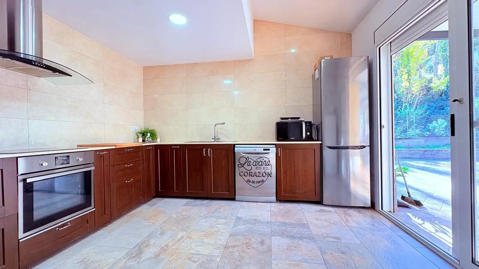 Cocina de Casa o chalet en venta en Castellar del Vallès con Aire acondicionado, Jardín privado y Terraza