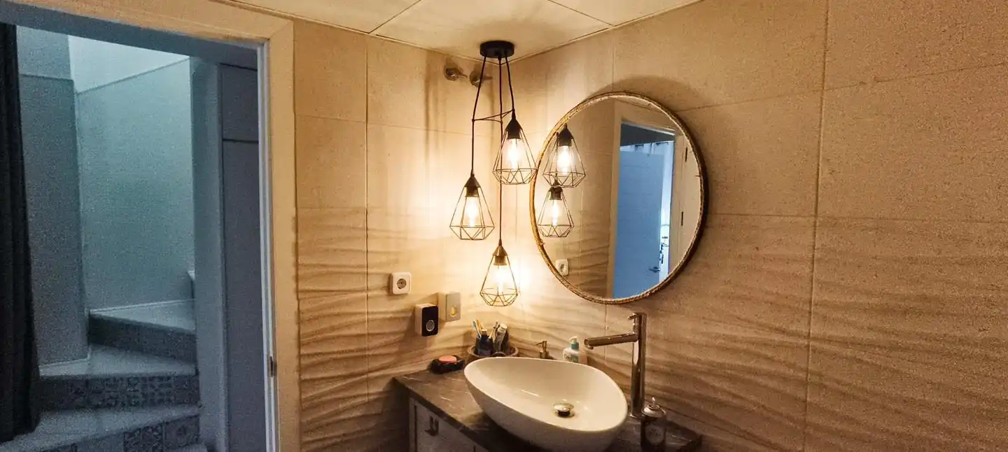 Badezimmer von Wohnung zum Verkauf in Garrucha mit Klimaanlage, Terrasse und Abstellraum