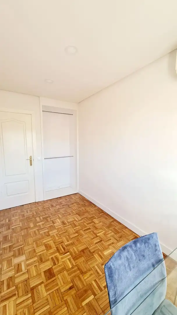 Schlafzimmer von Wohnung zur Miete in Madrid mit Klimaanlage
