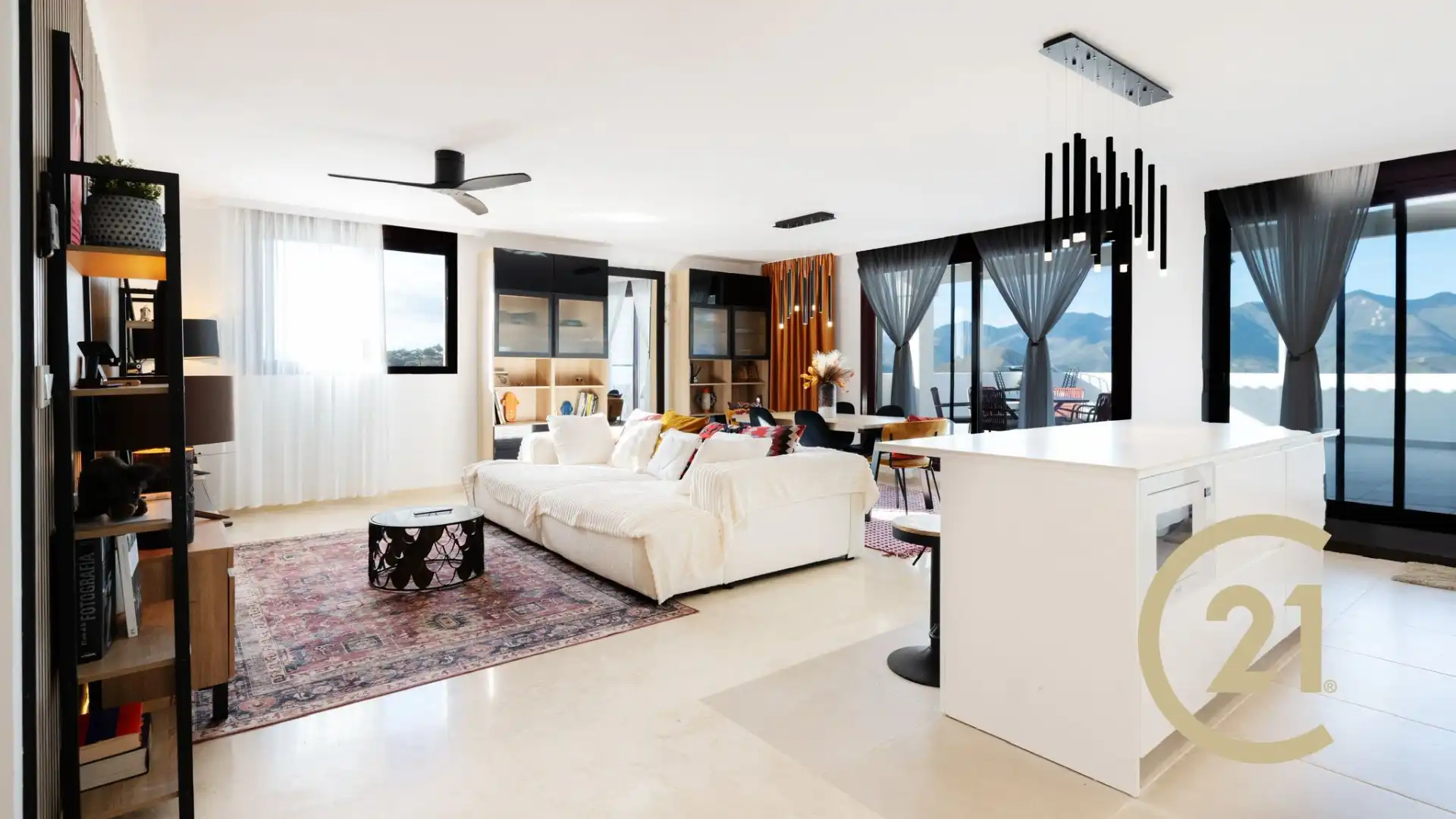 Sala de estar de Casa adosada en venta en Ojén con Aire acondicionado, Calefacción y Jardín privado