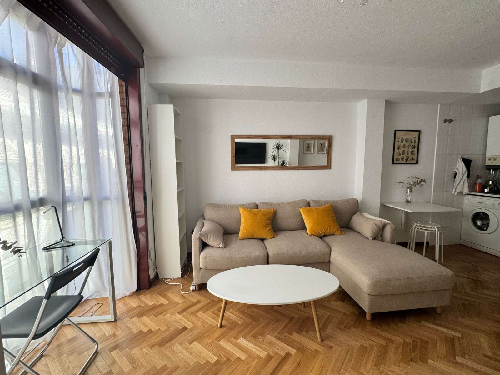 Sala d'estar de Estudi per a compartir en  Madrid Capital amb Aire condicionat, Calefacció i Terrassa