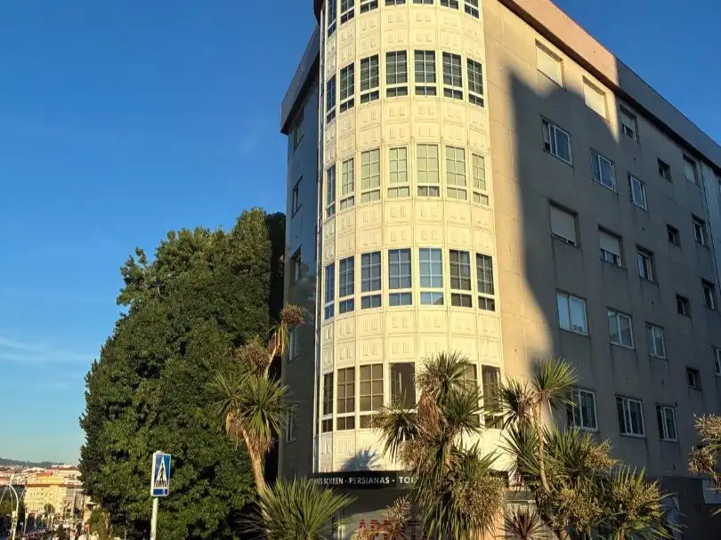 Vista exterior de Piso en venta en Vigo  con Balcón